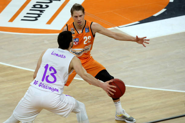 作者之间的 作者之间的