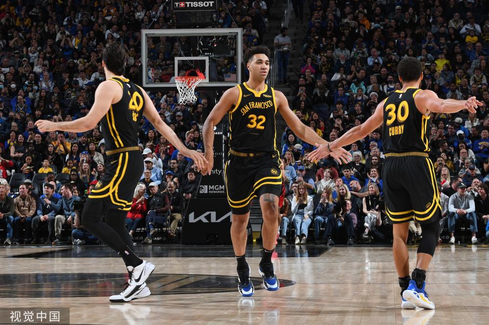 球增添了一 球增添了一